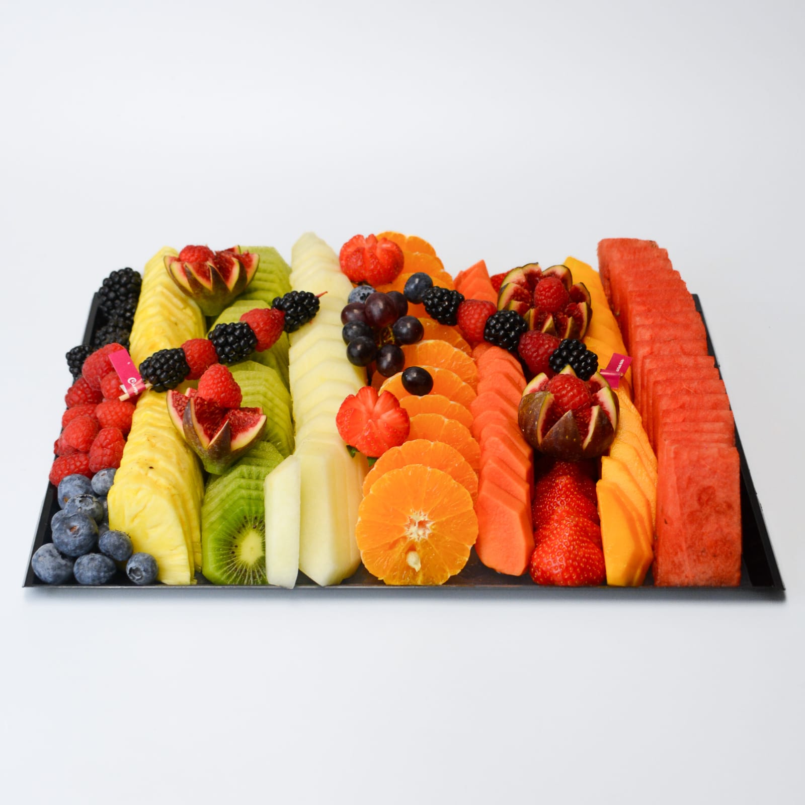 Bandeja de fruita fresca tallada per al càtering i guarniments premium dels còctels automàtics de Quicktail.